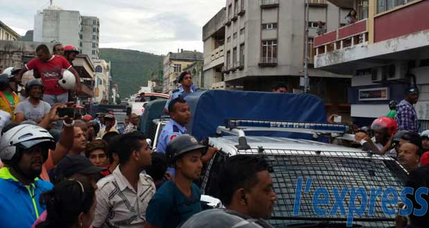 Ramgoolam sous escorte policière à la rue Desforges: la tension monte 