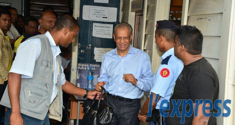 Ouverture des coffres saisis chez Ramgoolam: «L’on se rapproche des Rs 200 M», affirme la police