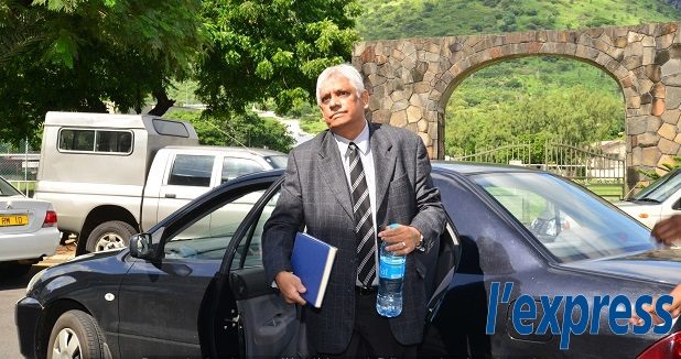 Terres de l’Etat: le haut cadre Oozeer hospitalisé