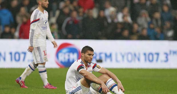 Ligue 1: Lyon perd, Paris s'installe en tête