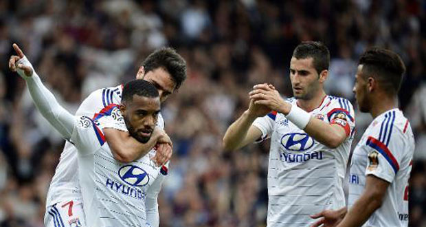 Ligue 1: Lyon ne lâche rien, Lens relégué