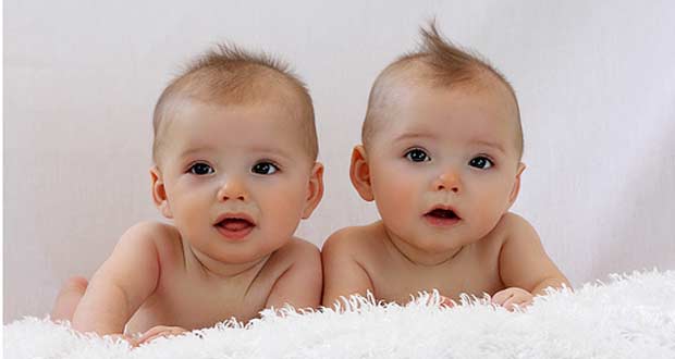 Jumelles nées de pères différents : la science parle de superfécondation