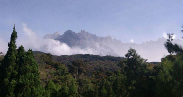 Onze alpinistes tués, huit disparus dans un séisme à Bornéo