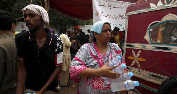 La canicule s'estompe au Pakistan après avoir fait 1.150 morts