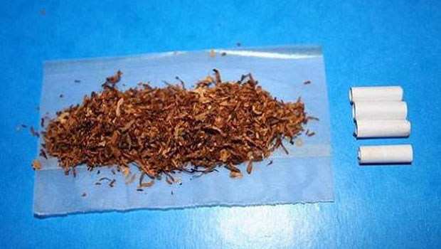 Papier à tabac: la levée de l'interdiction crée la polémique