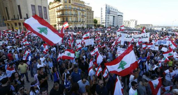 Le pouvoir libanais sous pression après une manifestation monstre