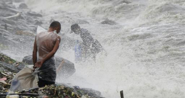 Le typhon Koppu touche terre dans le nord des Philippines: un mort, huit disparus