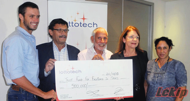 Natation – Lottotech remet Rs 500 000 à Bradley Vincent