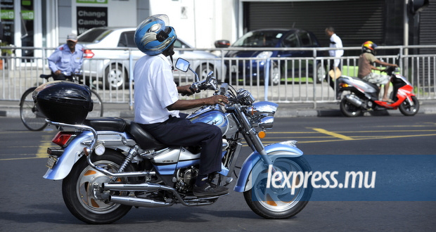 Moto-écoles: le privé devra «investir»