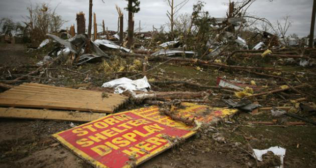 Etats-Unis: au moins 28 morts dans la déferlante de tornades et tempêtes