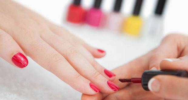 Le vernis à ongles,à utiliser avec modération