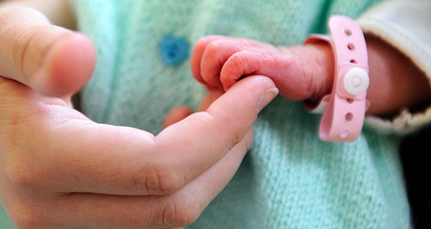 En Chine, un bébé déclaré mort revient à la vie juste avant la crémation 