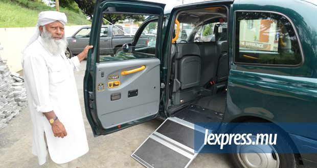 Peeraullee Hassenjee, 66 ans : Le chauffeur de taxi trace sa route