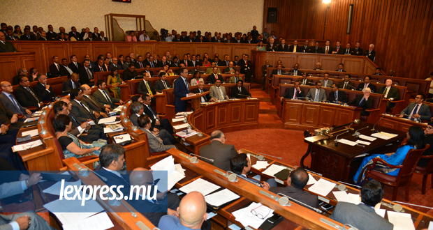 Au Parlement: Soodhun attaque Uteem