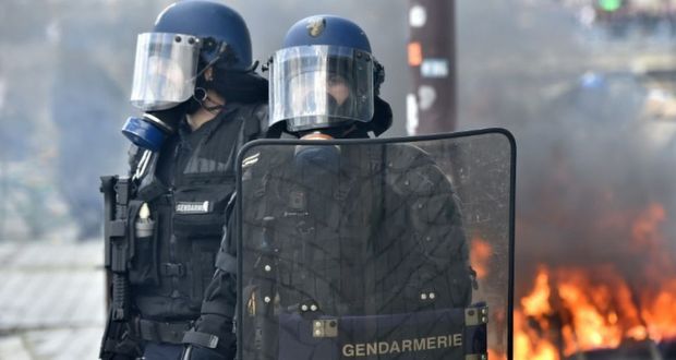 Violences en marge des manifestations: Cazeneuve fustige «l’outrance»
