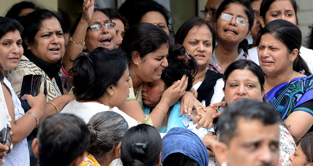 Bangladesh: les familles des victimes de Dacca retrouvent les dépouilles de leur proche