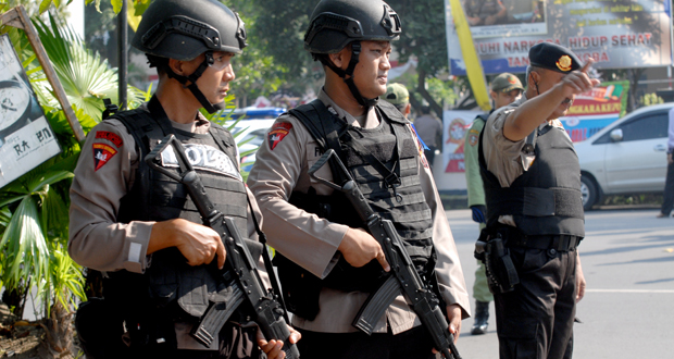 Attaque suicide contre un commissariat de police en Indonésie