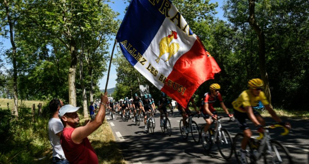 Tour de France: 13e étape maintenue, caractère festif suspendu après l’attentat