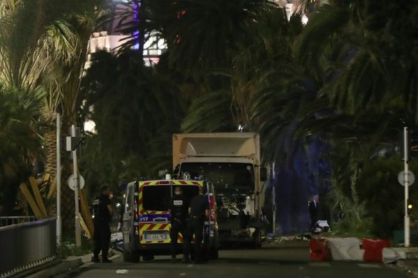 Nice: deux rapports divergent sur la présence policière à l'arrivée du camion