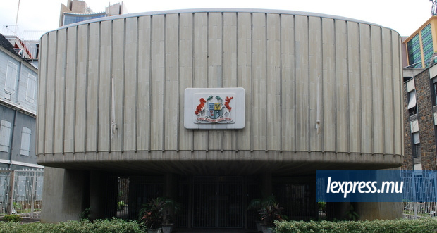 Débats budgétaires: Reza Uteem et Roshi Bhadain ouvrent le bal