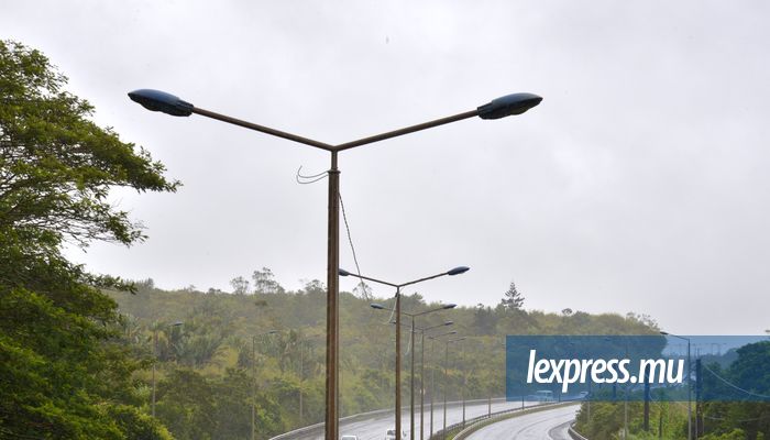 Le CEB se lance dans la réparation des lampadaires sur les autoroutes