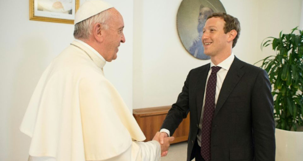 Le pape parle d’aide aux pauvres avec le patron de Facebook