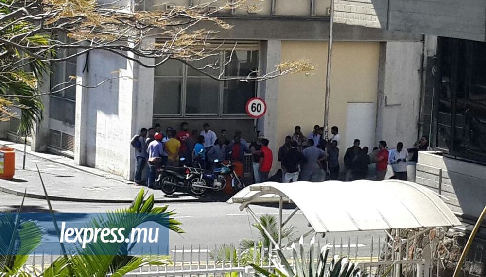 Fièvre aphteuse: mobilisation devant l'hôtel du gouvernement