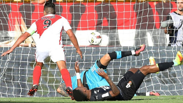 Ligue 1: Falcao rugit de nouveau, Monaco reprend la tête