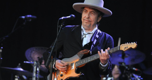 Bob Dylan, «icône» de la musique américaine, prix Nobel de littérature