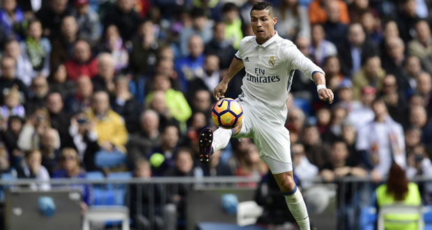 Espagne: Ronaldo va prolonger avec le Real, se réjouit Zidane