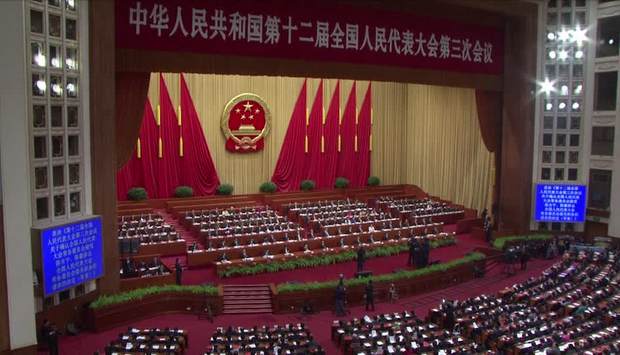 Pékin interdit à 2 députés indépendantistes de siéger au Parlement de Hong Kong