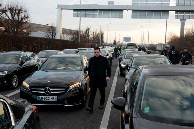 VTC/Uber : barrage filtrant aux abords de l'aéroport d'Orly