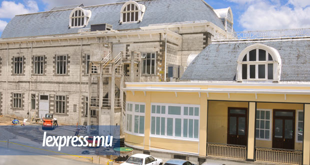 Plaza: la salle des fêtes refaite, au théâtre la défaite