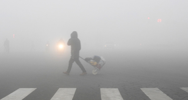 A Pékin, un nuage gris de pollution cloue les avions au sol