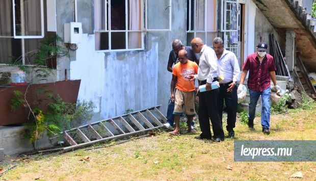 [Vidéo] Reconstitution des faits: Dharamdeo Neliah revient sur les lieux du crime à Surinam