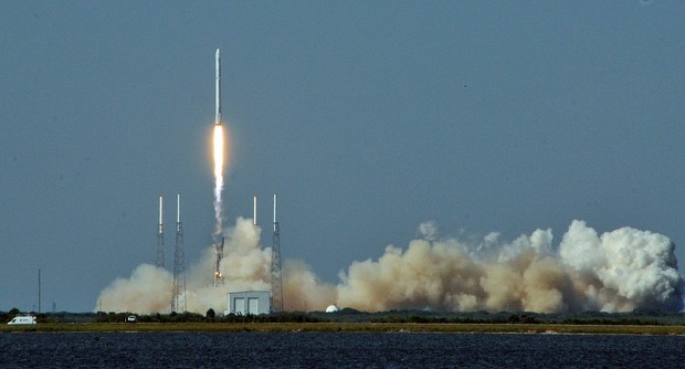 Quatre mois après un accident, SpaceX tente de reprendre ses vols