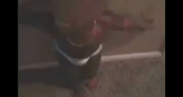 Etats-Unis: une mère scotche son enfant de deux ans pour pouvoir faire le ménage