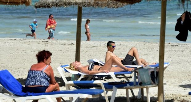 Fitch abaisse la note de la Tunisie citant le recul du tourisme