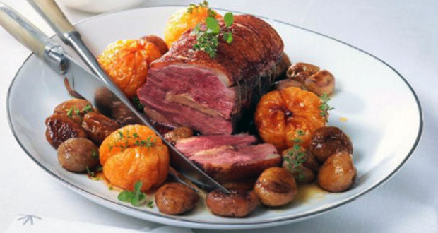 Recette : rôti de magrets au foie gras, clémentines et marrons poêlés