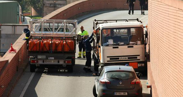 La police de Barcelone tire pour arrêter un camion de gaz volé