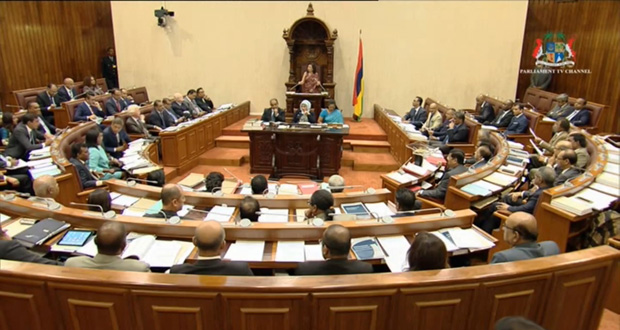 Parlement : une séance marquée par des tensions et des attaques personnelles