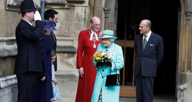 La reine Elizabeth II fête ses 91 ans, toujours bon pied bon oeil