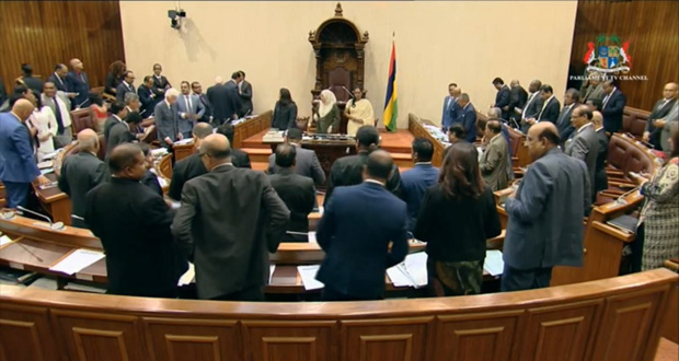 Parlement : Les motions de l’opposition agacent la majorité gouvernementale