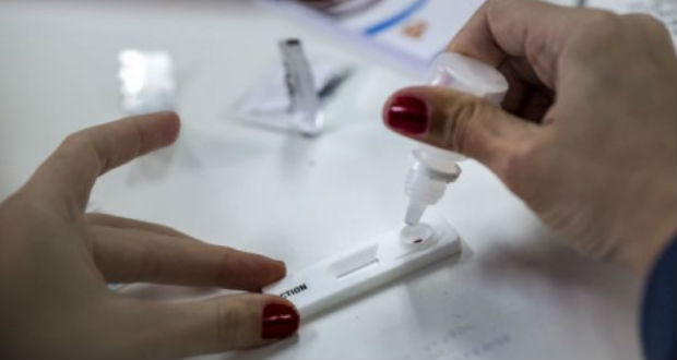 Une première au Brésil, les tests du sida en vente dans les pharmacies