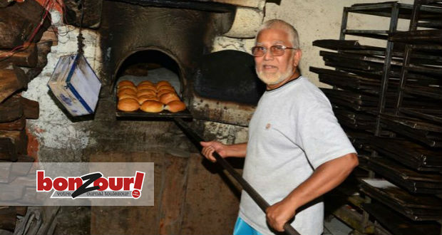 Pain maison sur feu de bois : une tradition de la famille Soobratty