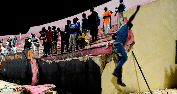Bagarres et mouvements de foule font 8 morts dans un stade à Dakar