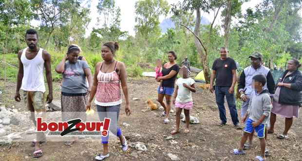 Maisons démolies à La Gaulette: les squatteurs font le pied de grue devant le ministère de Soodhun 