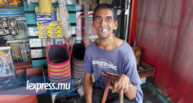 Vikash Modhub : Handicapé, le cordonnier met un coup de pied aux préjugés