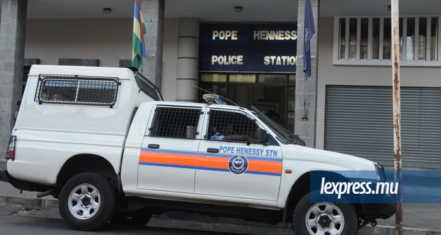 Port-Louis: une femme agresse un homme et lui vole Rs 2 400