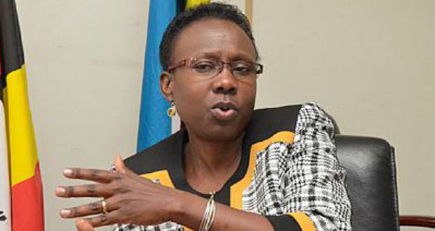 Ouganda: la ministre de la Santé, déguisée, épingle des travailleurs médicaux corrompus